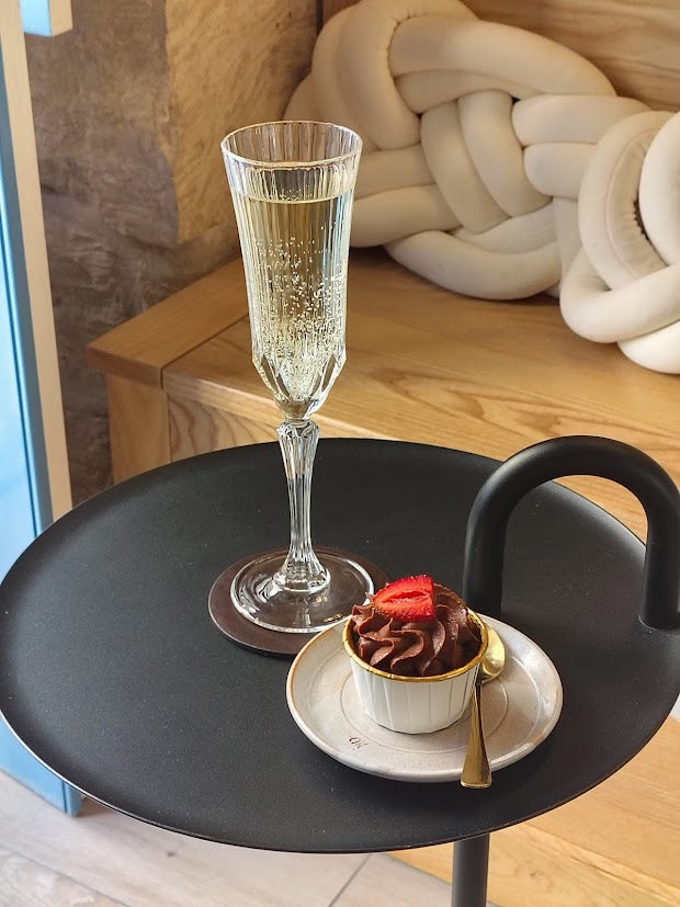 Private Mettelina Café Event Experience - Package 2: Prosecco & Cupcakes